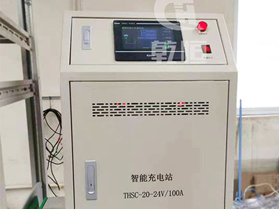 24V/100A自動伸縮充電機(jī)